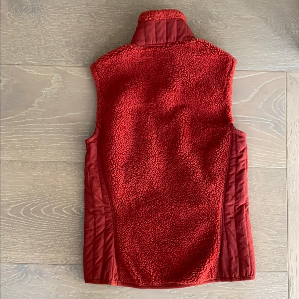 Patagonia deep red Sherpa Vest - Picture 6 of 8